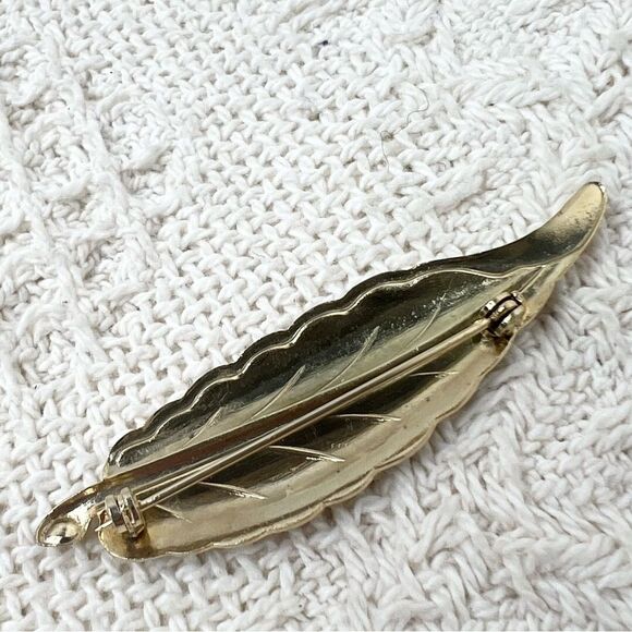 Vintage Gold Tone Leaf Brooch Pin Lightweight Large - Picture 4 of 4